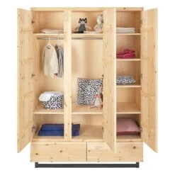 Schardt Zirbenholz Kinderzimmer Inkl. Umbauseiten Gesunder Schlaf Dank Zirbe-Massivholz -Roba || Pinolino Verkaufsgeschäft 06 261 20 00 zirbe natur schrank 3 tueren geoeffnet dekoriert 1