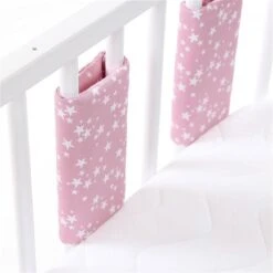 Babybay Nestchen Ultrafresh Piqué Für Maxi, Boxspring, Comfort Beere, Mit Sternen Weiß -Roba || Pinolino Verkaufsgeschäft babybay nestchen ultrafresh pique maxi boxspring midi beere sterne weiss 160868 003