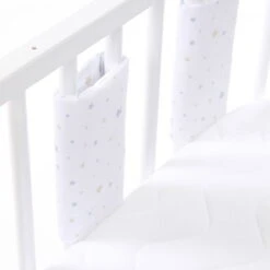 Babybay Nestchen Ultrafresh Piqué Für Maxi, Boxspring, Comfort Weiß, Mit Sternemix Sand/azurblau -Roba || Pinolino Verkaufsgeschäft babybay nestchen ultrafresh pique maxi boxspring midi sternemix sand blau 160871 003