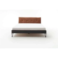 Meise Möbel Boston Metallbett Cognac 180 X 200 Cm Füße Wählbar Kopfteil Gesteppt Umlaufende Biese -Roba || Pinolino Verkaufsgeschäft boston kt 3 biese preston 24 cognac speichenfuss frontal ohne deko 2567 20 fein 2