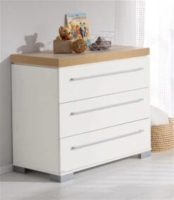 Paidi Kira Sparset Kreideweiß/Eiche-Nebraska Babybett & Wickelkommode Inkl. Gratis Lieferung -Roba || Pinolino Verkaufsgeschäft kira kommode 3s schmal nebraska 3