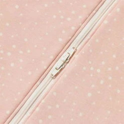 Ergobaby On The Move Schlummersack M 6-18 Pink Sand Dick TOG 2.5 -Roba || Pinolino Verkaufsgeschäft otm sleep bag pink sand 03 2